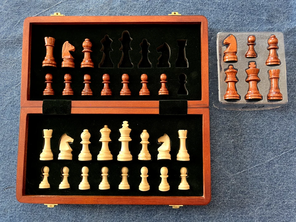 Schachbrett Grandmaster Garry Kasparov Travel Chess Set (10/2007) - Bild 4 von 4
