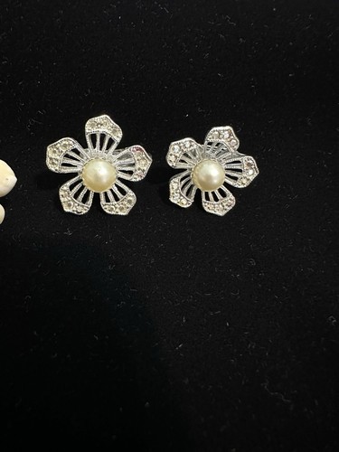 Vintage Lot Sarah Coventry Clip on Earrings Flower Black Enamel Onyx Tone She’ll - Picture 3 of 8