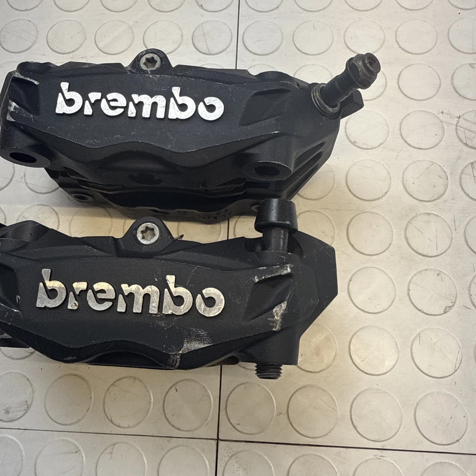 20 21 22 23 DUCATI PANIGALE 899 959 V2 PINZAS DE FRENO DELANTERAS BREMBO OEM NEGRAS Foto 3 de 4