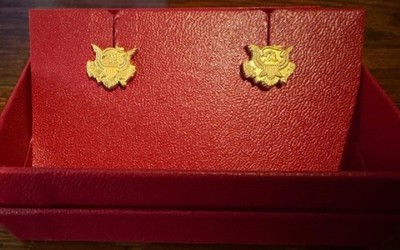 Melania Trump VIP SEAL EARRINGS w Presidential Seal for Trump 45 Administration