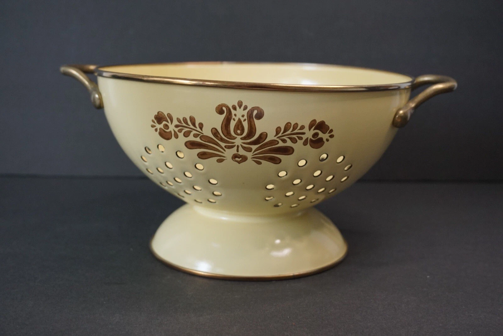 Vintage Pfaltzgraff Village Enamel Coated Metal Colander Strainer MCM Brown
