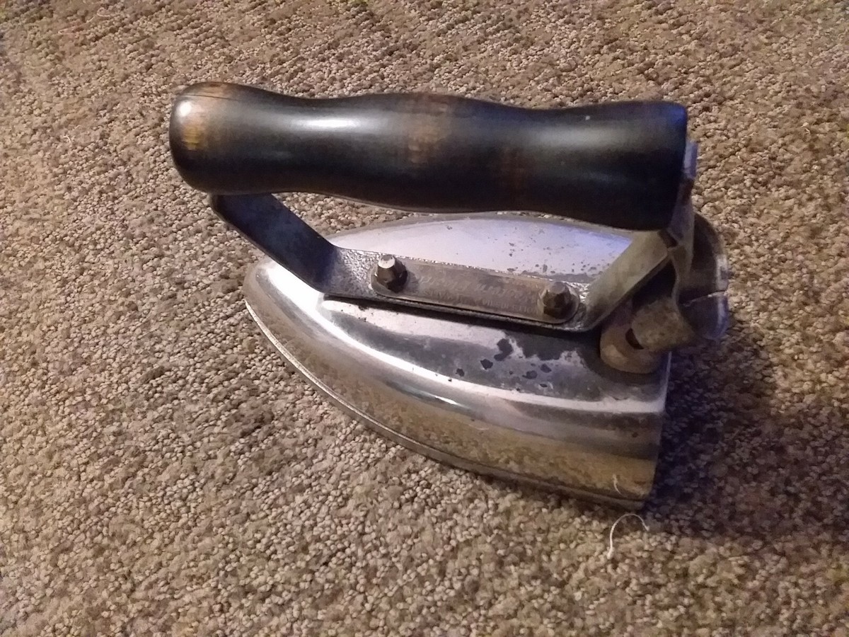 アメリカ　ビンテージ　アイロン　GE PROCTOR WESTERN Amazon.com: Proctor Silex Classic 1200 Watt Retro Steam Iron