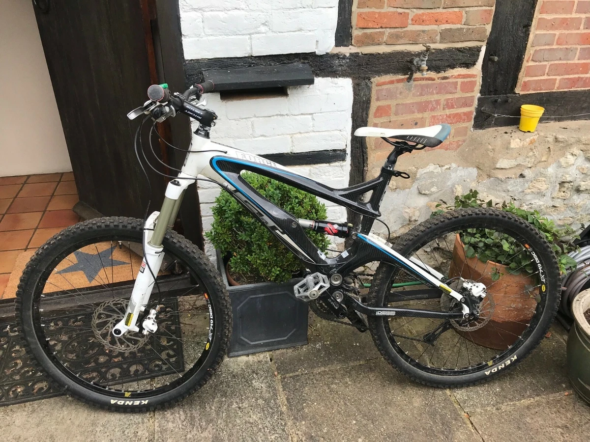 GT Force Carbon Sport Mountain Bike