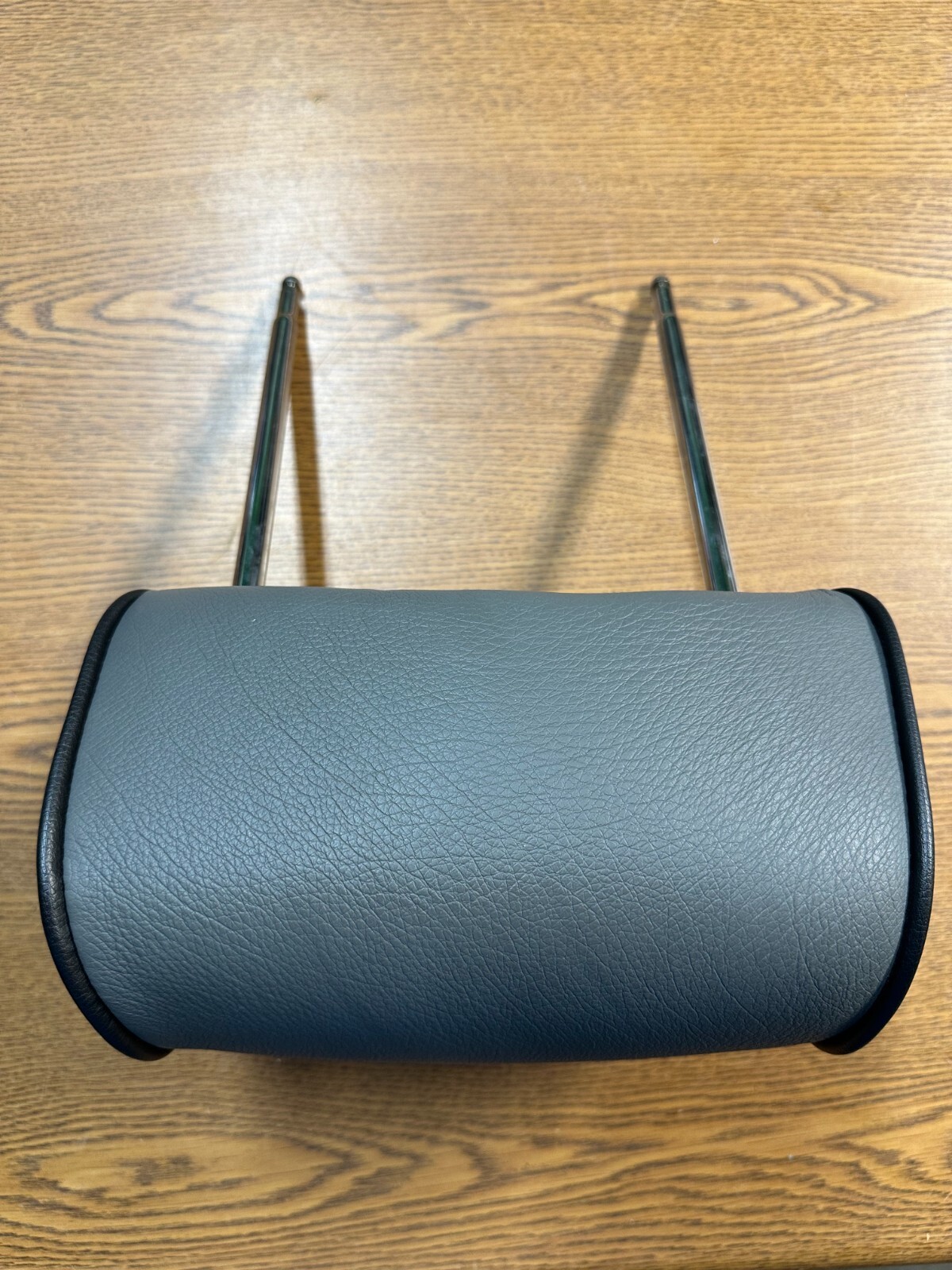 2003-2008 Maserati Quattroporte Left or Right Front Seat Headrest Head Rest Gray