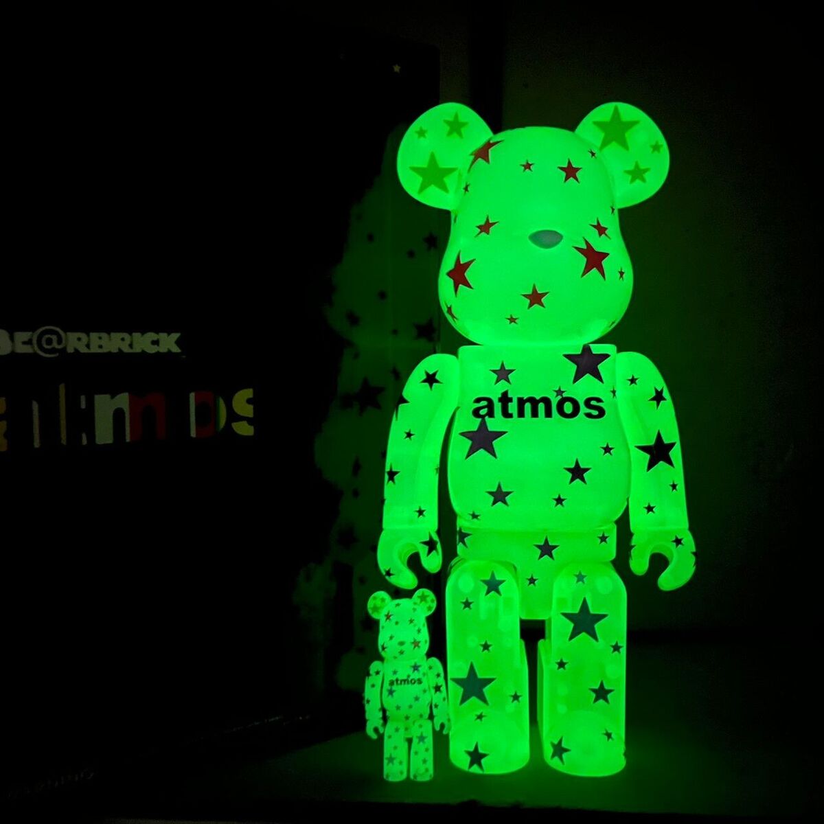 BEARBRICK ATMOS STARS 400% + 100% New in Box Glow in the BEARBRICK ATMOS STARS 400% + 100% New in Box Glow in the