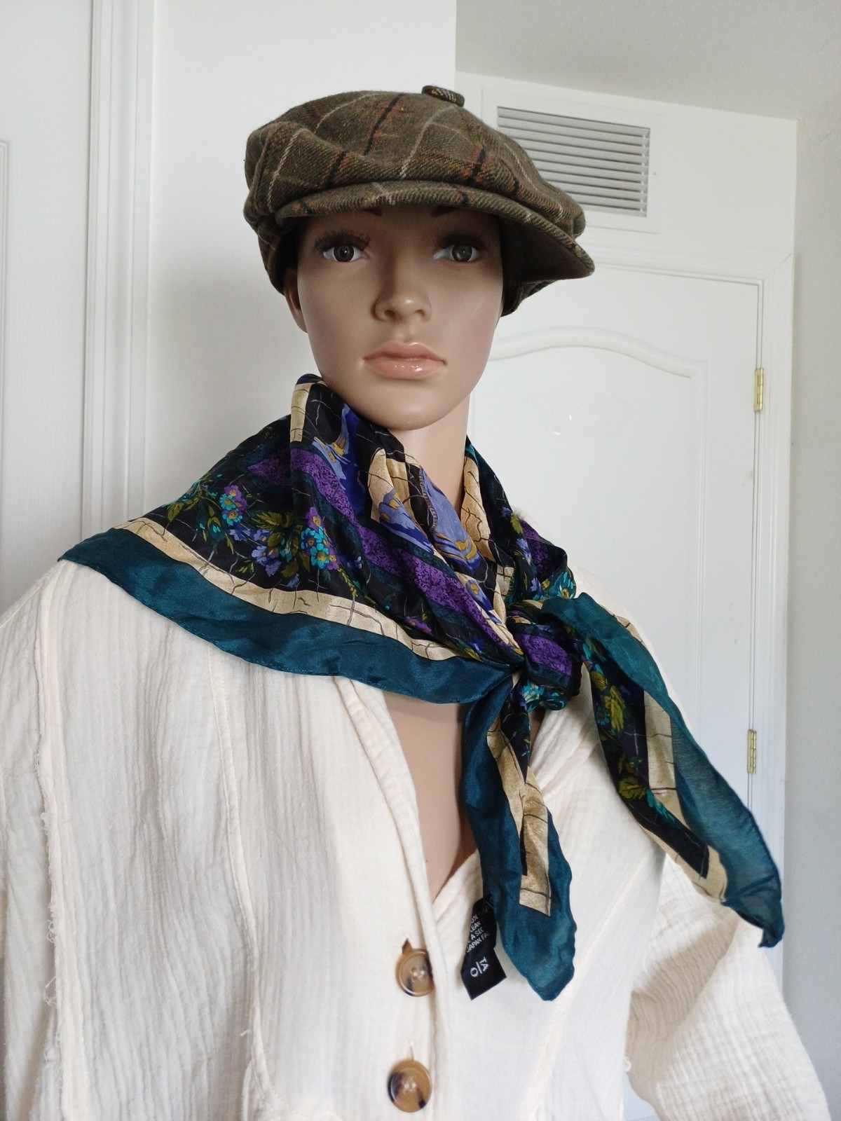 Vtg Oscar De La Renta 100% Silk Scarf Neck Head Chess Theme