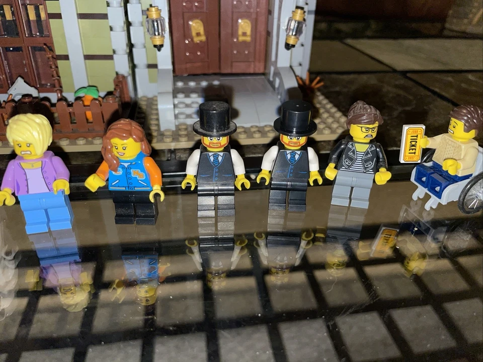 LEGO Creator Expert: Haunted House (10273) Incomplete With All Mini Figures - Image 3 of 4