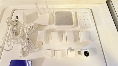 Wyze Wi-Fi Home Security Complete System Kit, 1 Camera Hub Keypad Sensors White