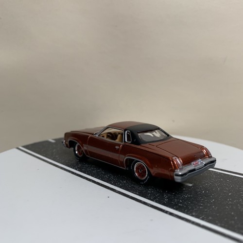 Johnny Lightning Classic Gold 1977 Oldsmobile Cutlass Supreme Brougham Red NM - Picture 11 of 23