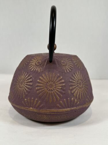 Hani Cast Iron Stovetop Teapot Purple & Gold 40 ounces - Picture 2 of 6