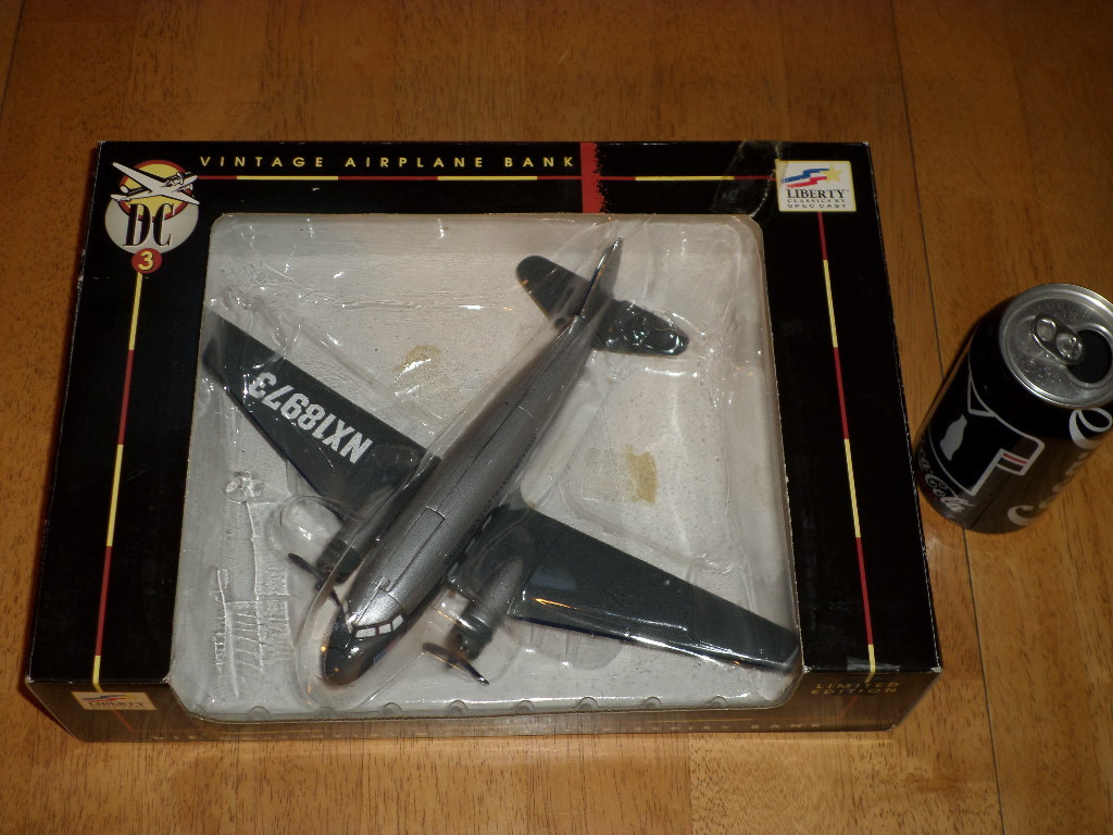 USA, DOUGLAS DC3 TRANSPORT PLANE, DIE CAST METAL, COLLECTOR BANK