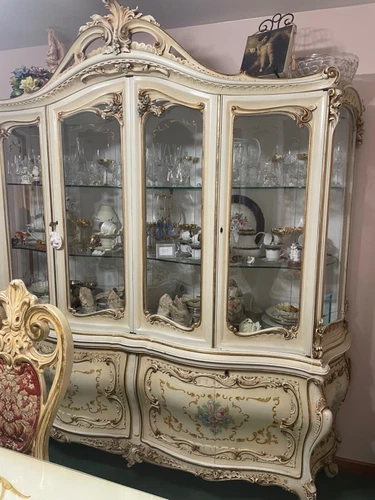 Beautiful dining room set 