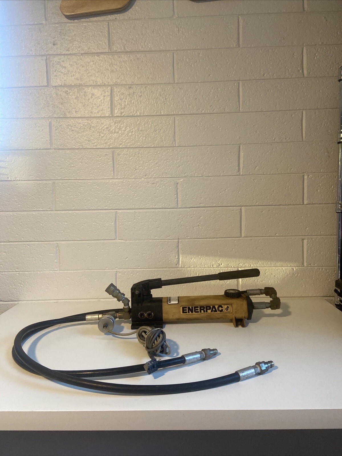 Enerpac P141 SingleSpeed Hydraulic Hand Pump 700 Bar/ 10,000 PSI Not