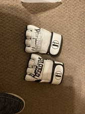 Harssidanzar MMA Gloves Size Small White And Black New