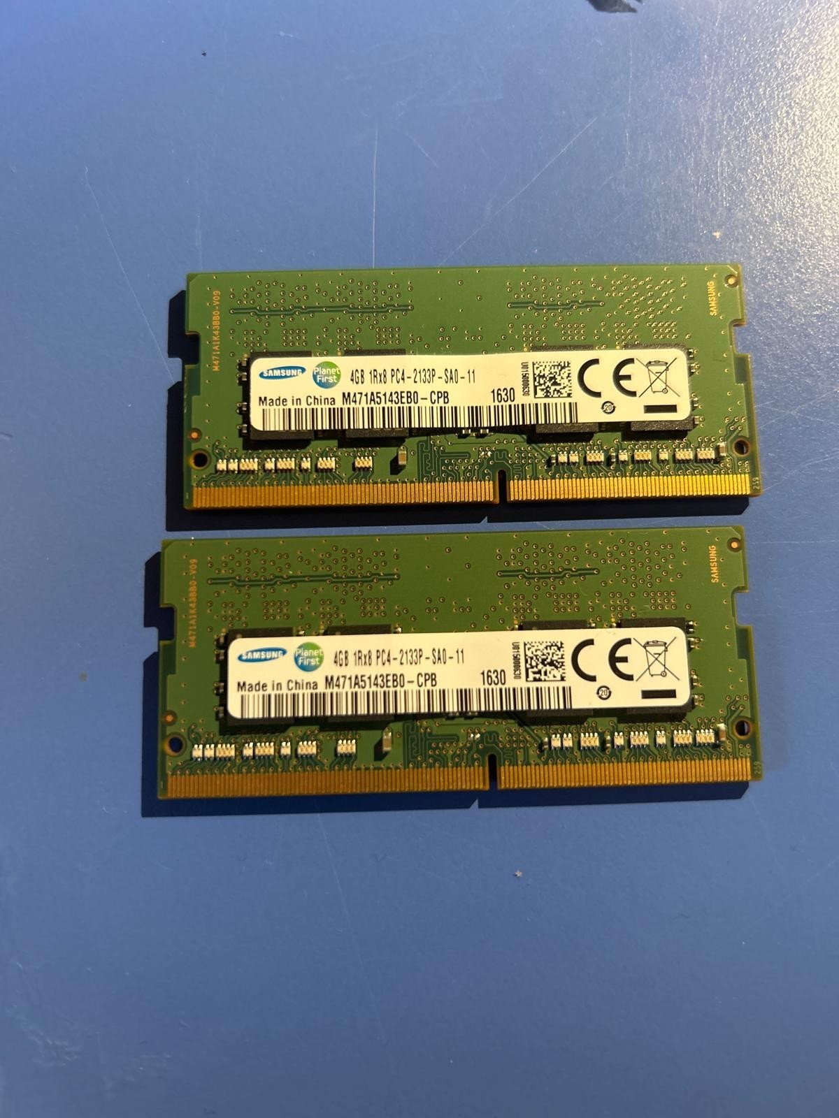 Samsung 8 GB (2 x 4 GB) 1Rx8 PC4-2133P SODIMM DDR4 memoria Ram M471A5143EB0-CPB-