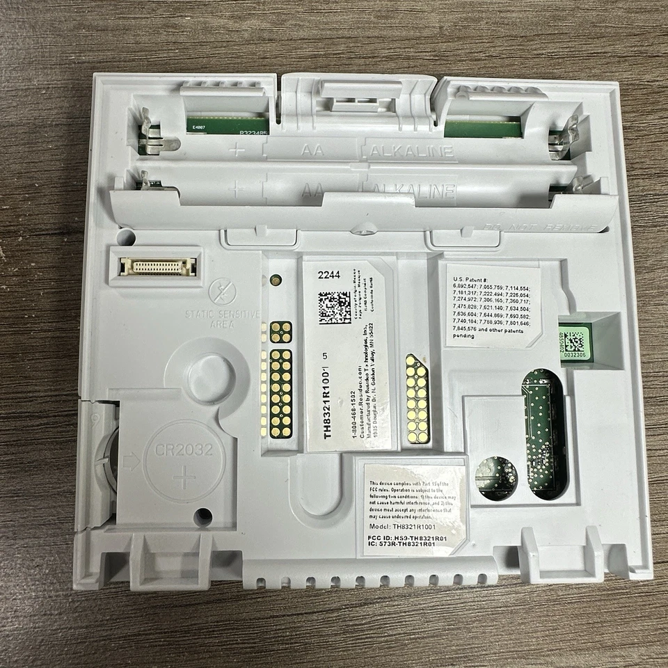 Honeywell VisionPRO 8000 Wi-Fi Programmable Thermostat model TH8321WF1001/U - Image 3 of 4