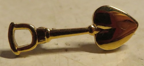 Vintage Golden Heart Shape Gold Tone Shovel Lapel Hat Pin 7/8" Long Unbranded - Bild 3 von 5