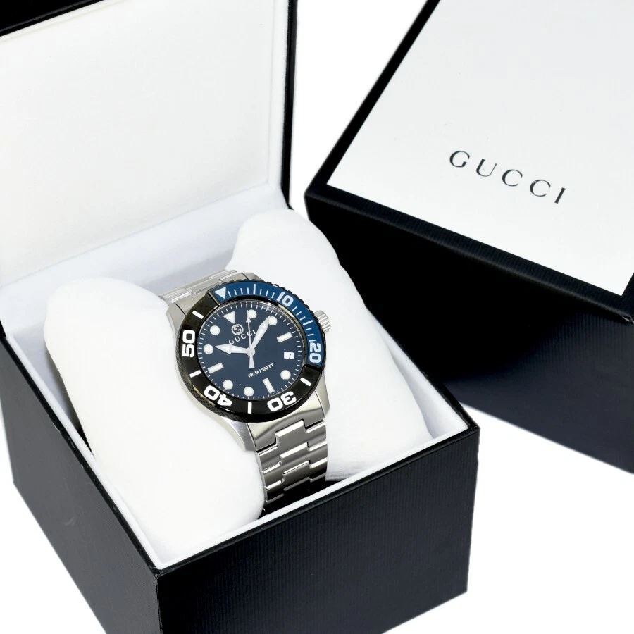 Montre homme GUCCI YA126281 Diver Date quartz acier inoxydable argent noir