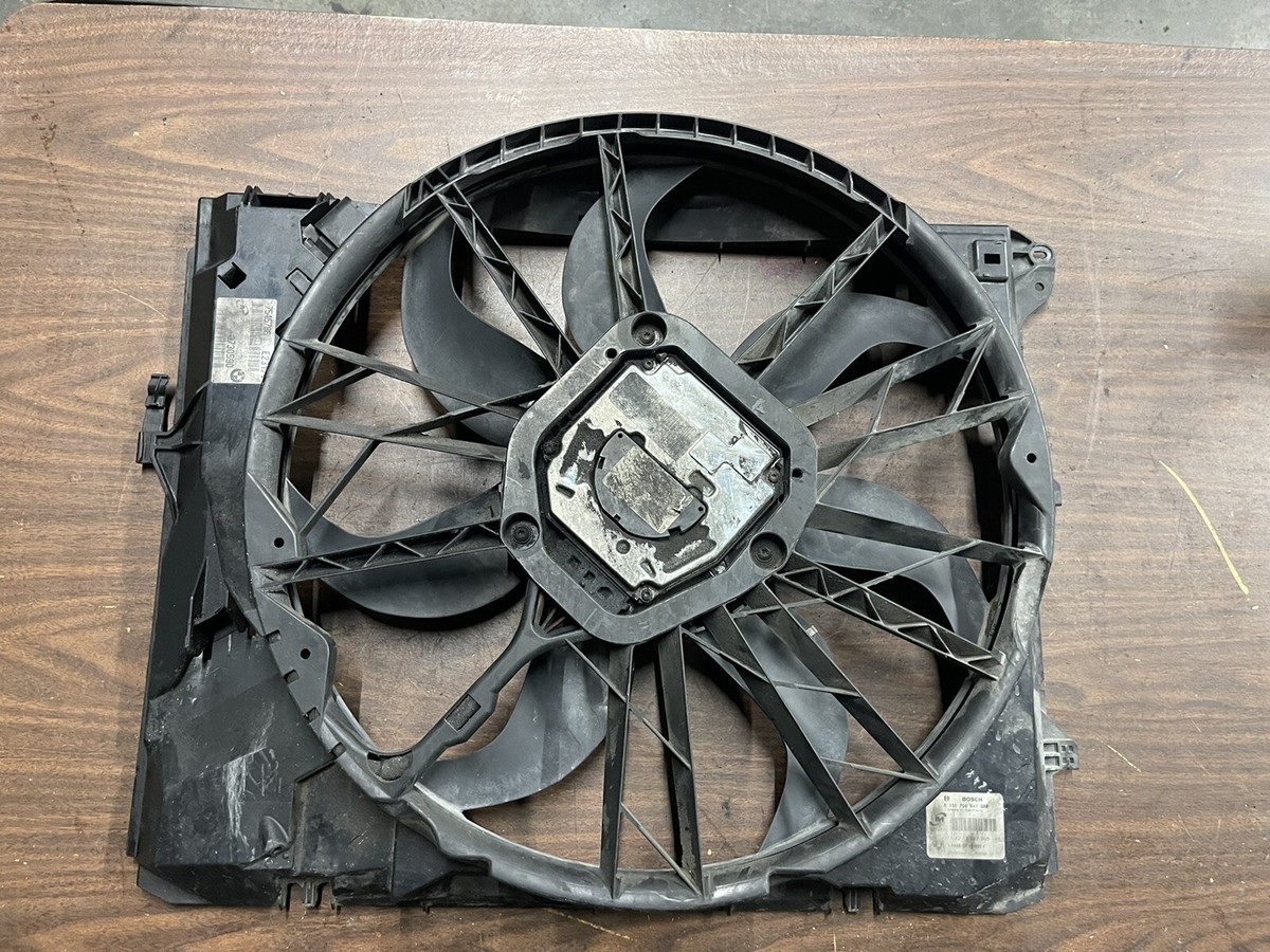 2008-2013 BMW 128i 328i COOLING FAN 17427547305 3786764