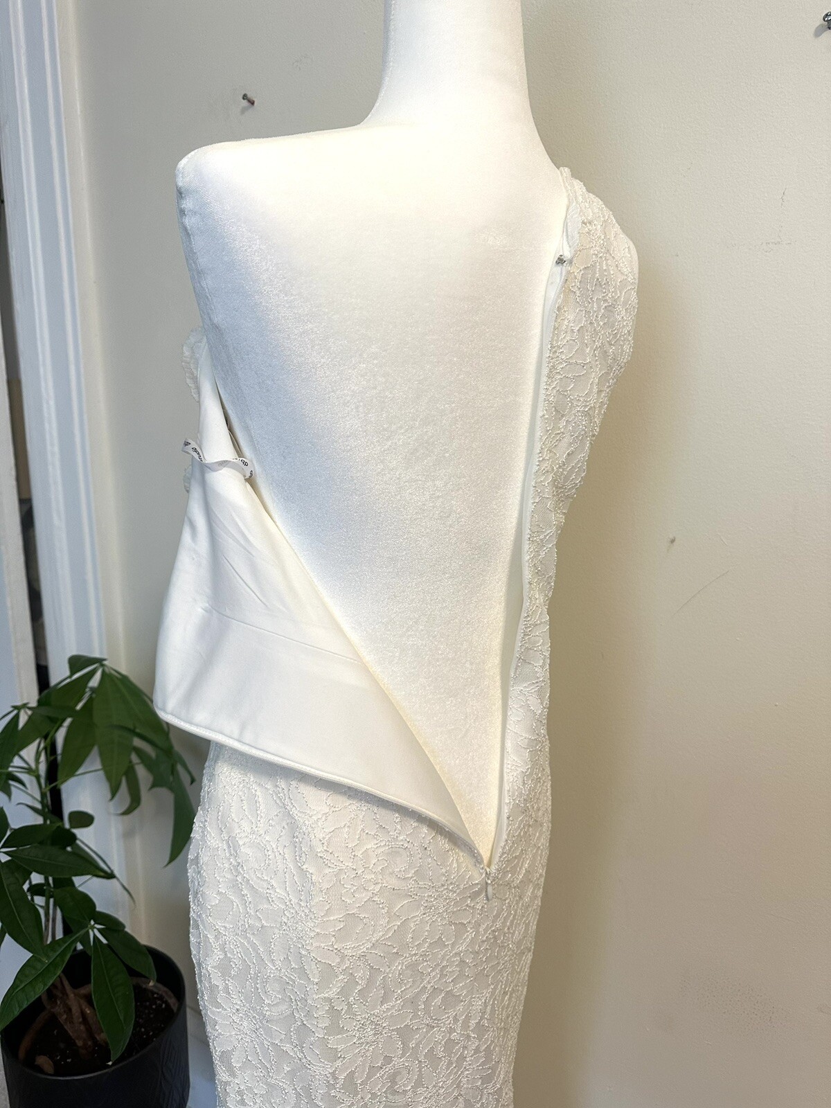 Wedding Dress - size 4 - Davids Bridal - Ivory - image 4