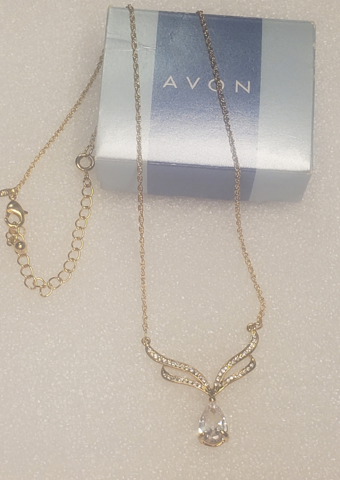 Elegant Vintage Avon Crystal Teardrop w/ Crystal Accents Gold Tone Necklace - 18