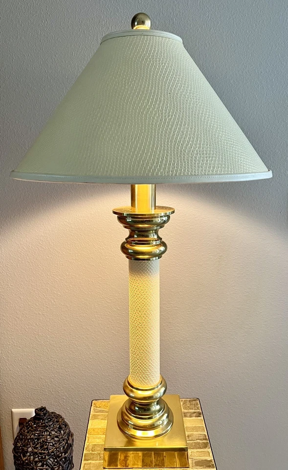 ¡NO TE LO PIERDAS! Lámpara/sombra con patrón de piel de serpiente de imitación de cuero rígido, MCM, Art Deco Foto 2 de 4