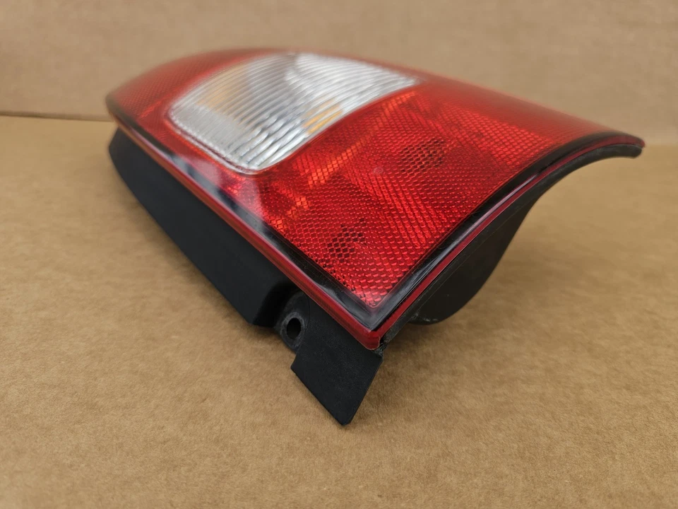 Оригинальный задний фонарь для правой стороны пассажира для Nissan Quest Van 1999-2001 годов выпуска - Изображение 3 из 4