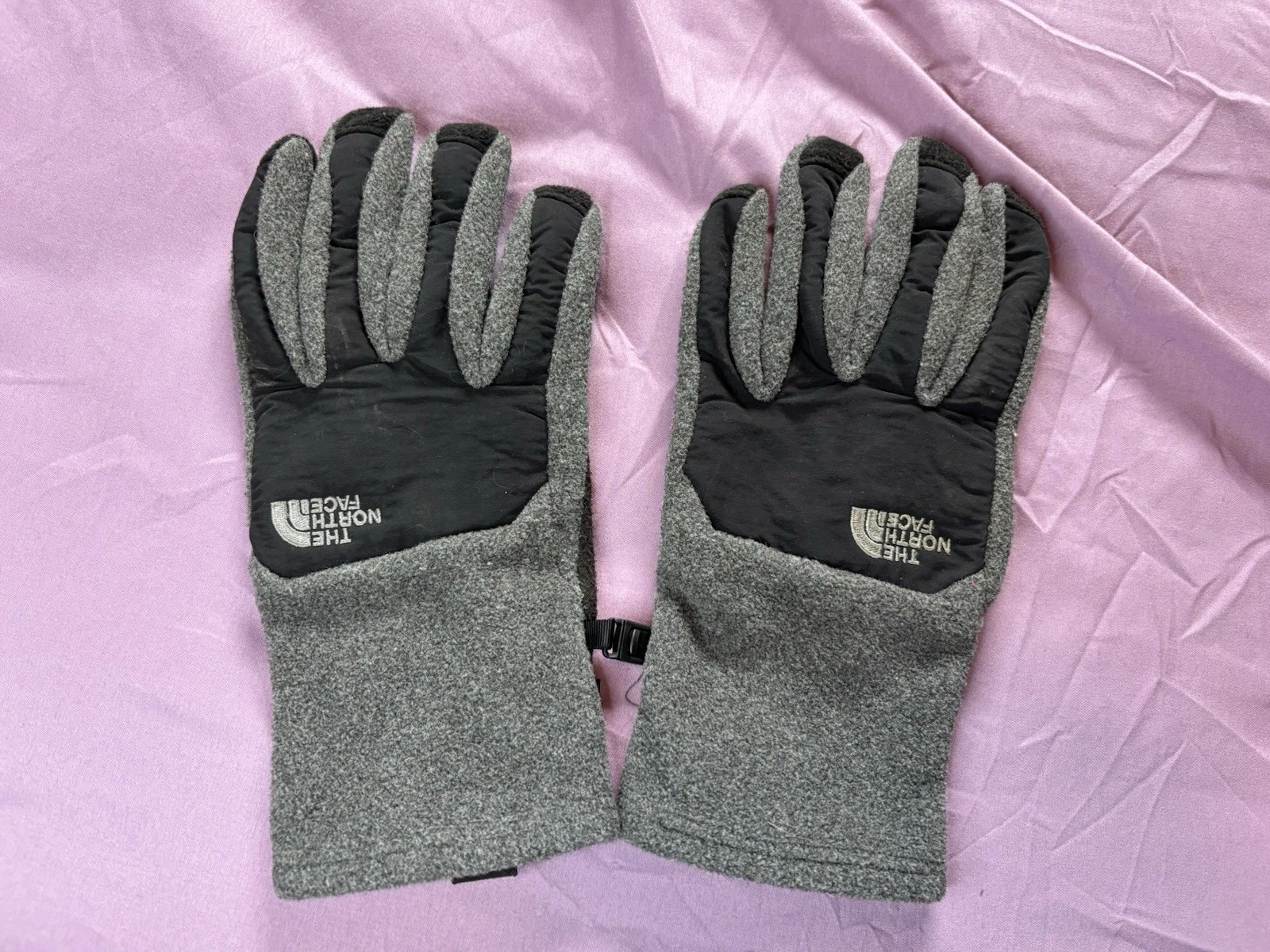The North Face Denali Etip Gloves Mens Large Gray Black Winter Ski Casual
Opens in a new window or t