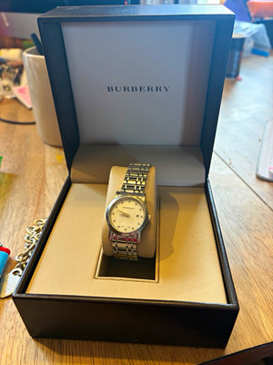 Burberry Women's Analog Wristwatch White Dial Diamond Markers Date w/ Box