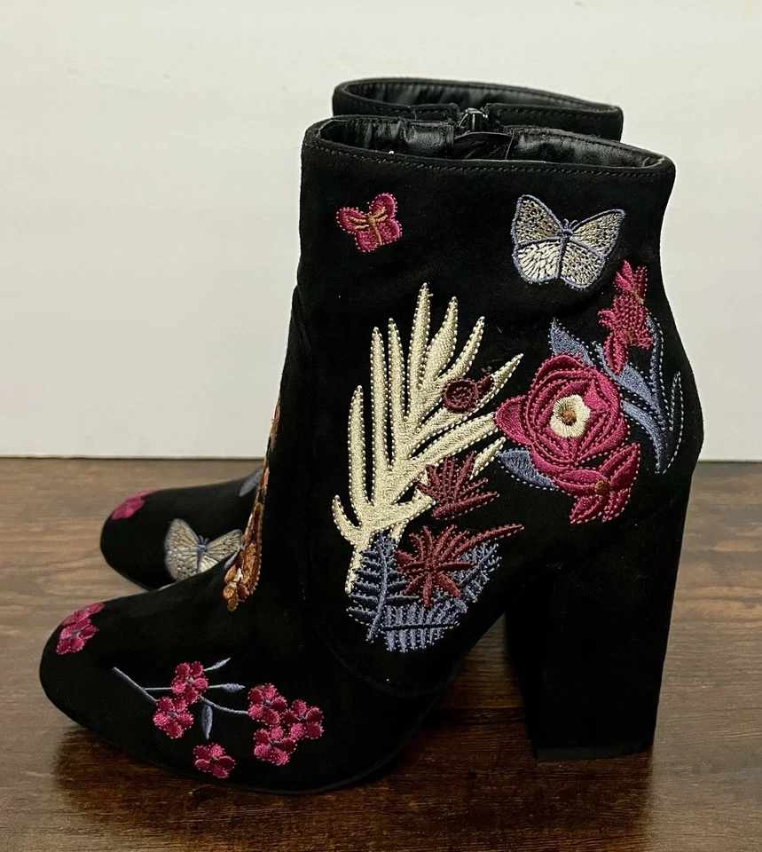 Botas bordadas de tacón alto al tobillo negras talla 11 M Bamboo Namaste para mujer Foto 2 de 4