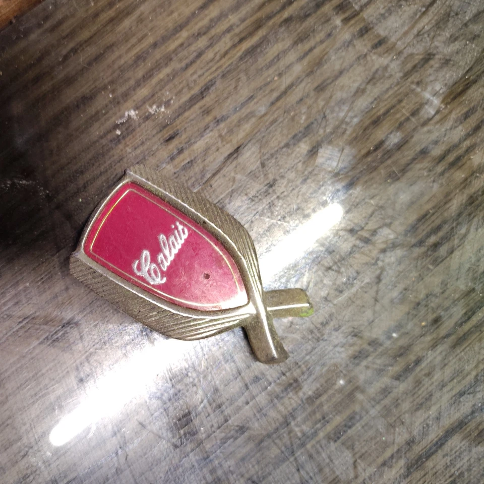 Oldsmobile Cutlass Calais 1978-1984 techo pilar emblema insignia logotipo placa de identificación Foto 3 de 4