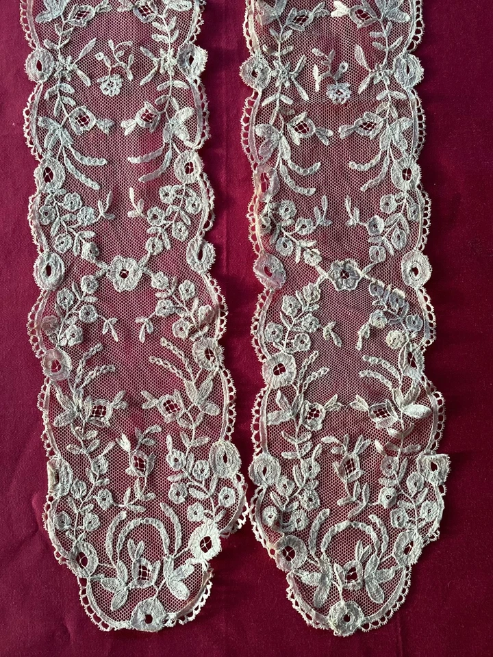 Dentelle ancienne, Barbes de Coiffe en fine dentelle, époque XIXe - Photo 2/4