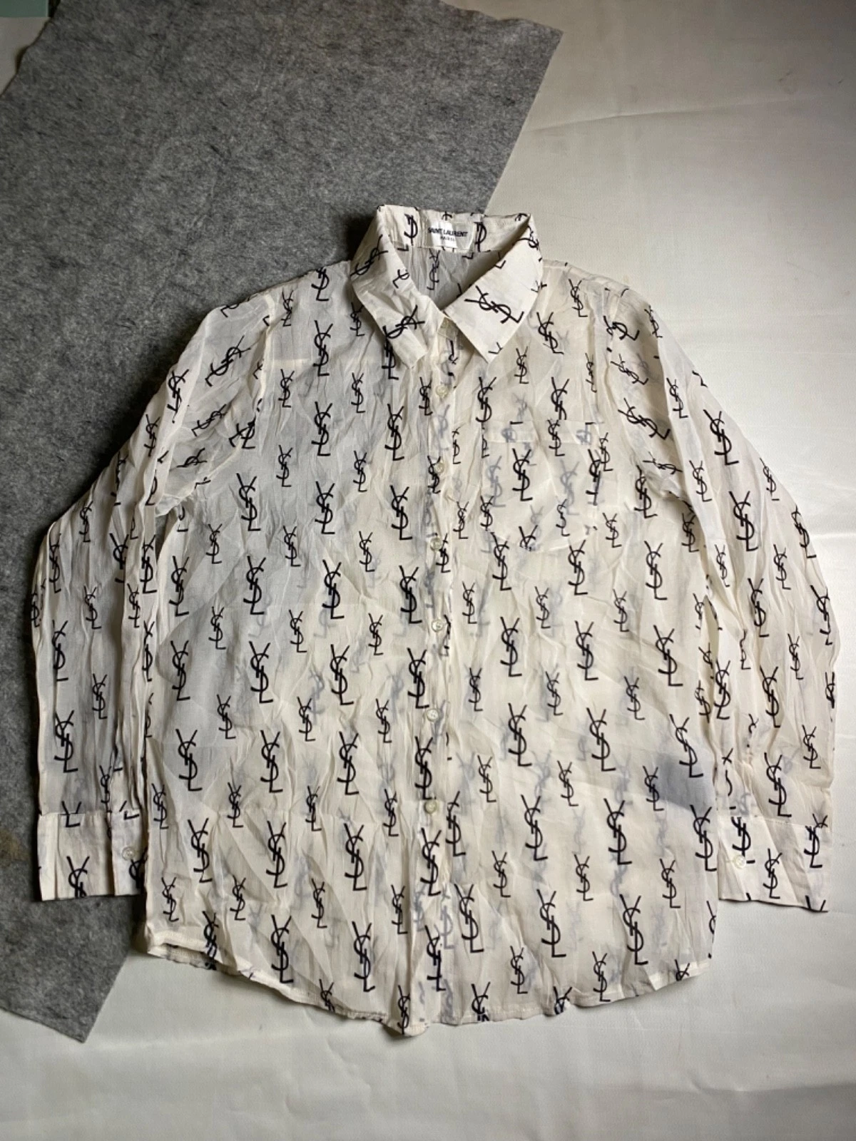 Saint Laurent all over printed logo flocked sun protection size M made in japan
Opens in a new windo