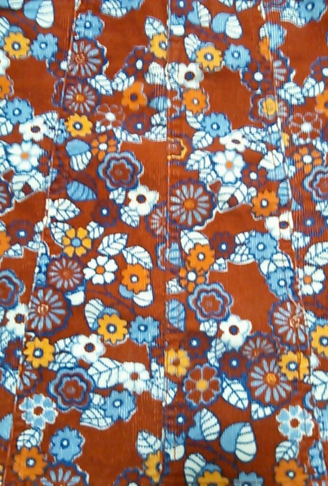 Falda de Pana Floral The Children's Place ELASTIZADA Talla 6 COMO NUEVA Estado Arándano Foto 2 de 4