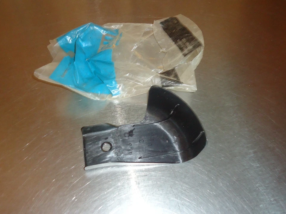 Nuevo NOS GM Asiento Ajustador Cubierta 20427624 Chevy Celebrity Cutlass Buick Century Foto 2 de 2