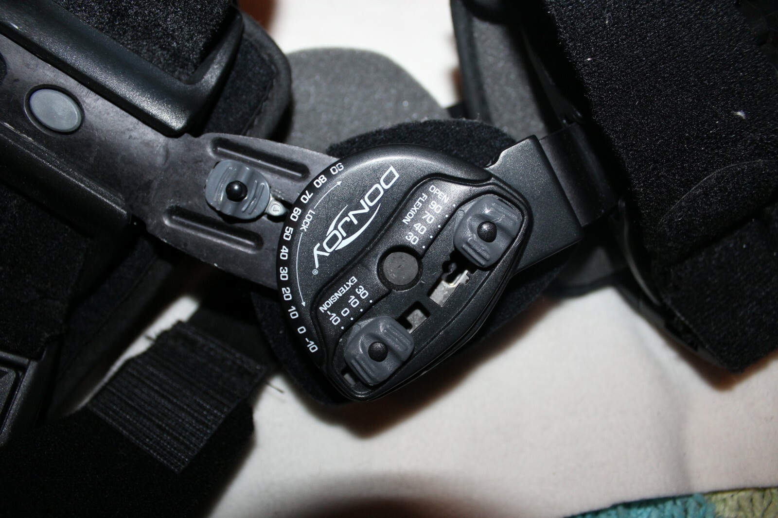 DonJoy Performance Knee Brace Jointed Adjustable Black 20" Flexion