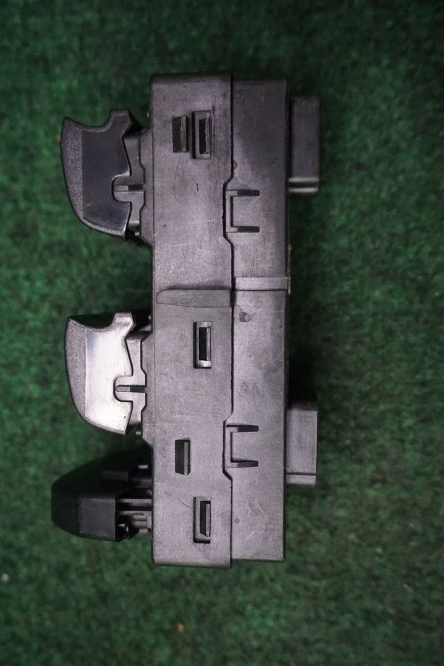 Interruptor de ventana delantero izquierdo Ford Crown Victoria 2009 2010 2011 OEM 9W7314A564A Foto 2 de 4