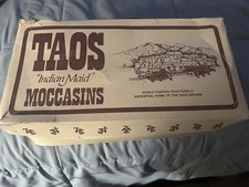 TAOS Hand Made Moccasins. Women  s Size 6