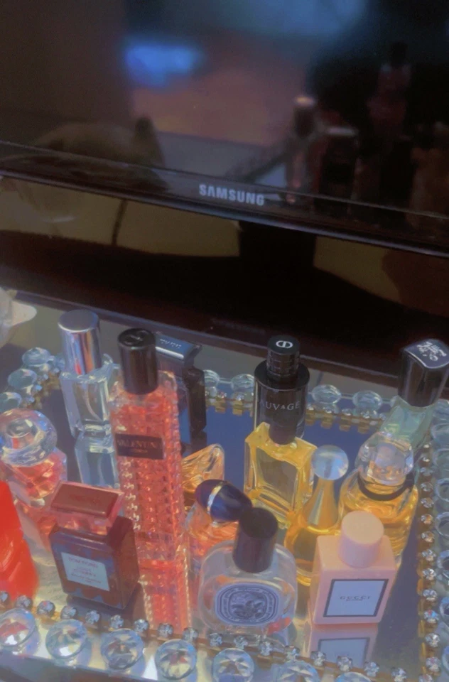 Lote de 17 mini botellas de fragancia para mujer Foto 3 de 4