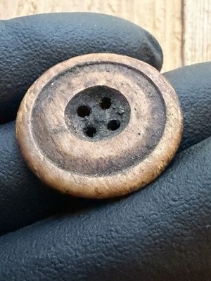 Tomachee Artifacts   ESKIMO INUITS PATTERNED CLOTHING /COAT BUTTON ALASKA 