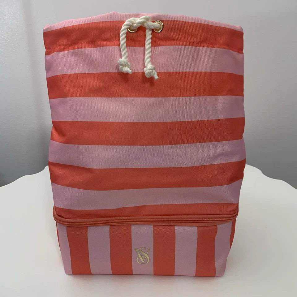 Bolso con cordón a rayas rosa y coral, parcialmente aislado de Victoria’s Secret