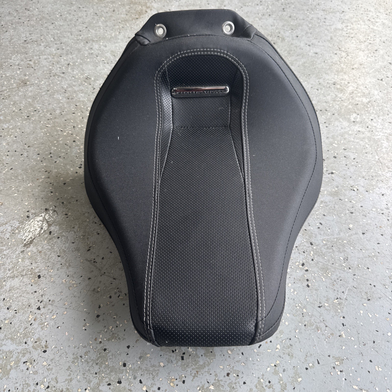 Very Nice Genuine Harley 2018 up  Breakout & Fat Boy Solo Seat 52000688