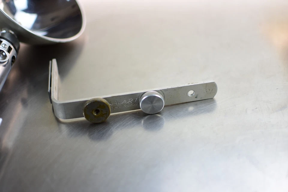 Vintage Graflex 2 cell flash handle red button Star Wars Lightsaber - Image 3 of 4