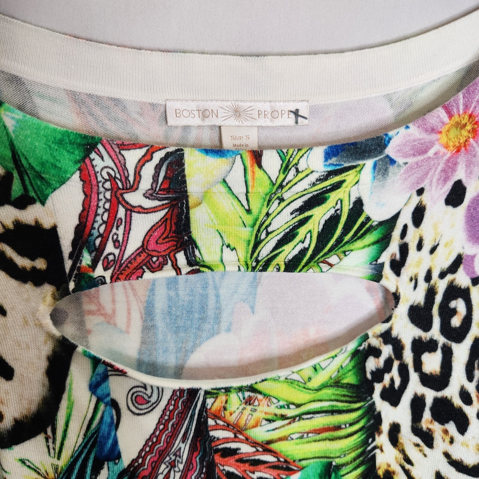 Boston Proper Womens size S Cut Out Long Sleeve Floral Knit Top Sweater