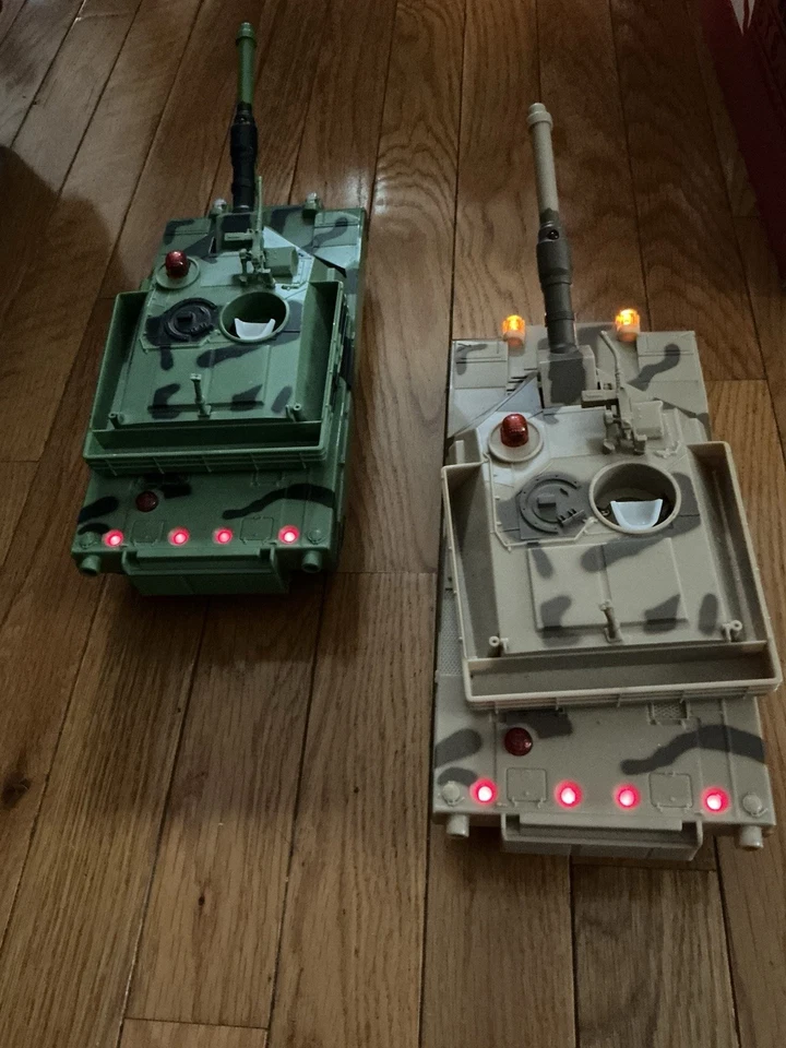 2001 Interactive Toy Co. Combat Proven 1/28 Battle Tank - Image 3 of 4