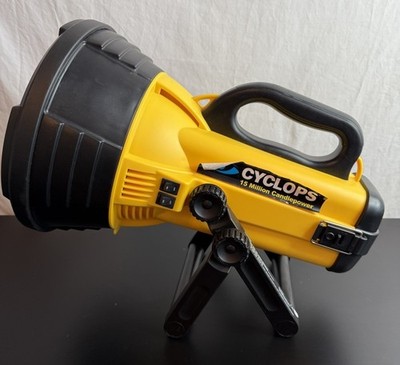 Cyclops 15 Million Candle Power Rechargeable Spotlight Bulb & Battery Bundle