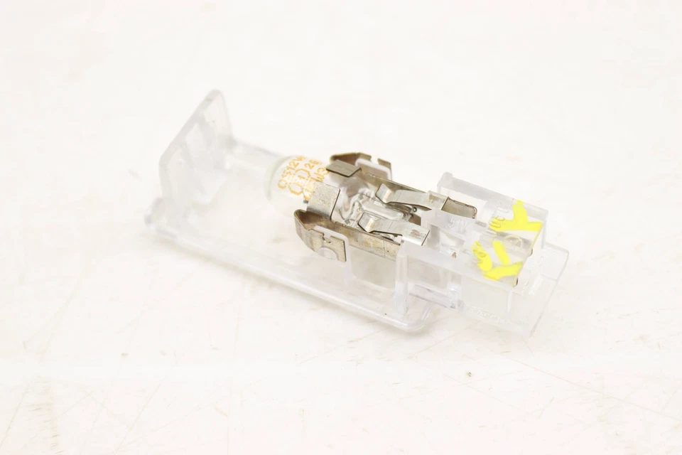 2006-2008 MERCEDES-BENZ SLK280 - Светодиодный фонарь в пространстве для ног сзади 2038200801 - Изображение 2 из 4