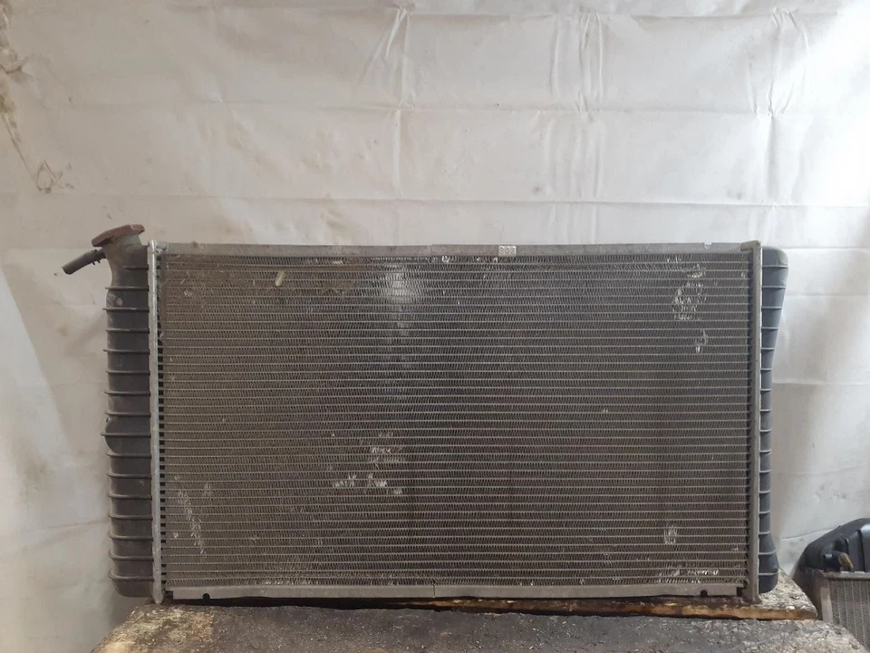 Radiador 28-1/4" de ancho para 93 Bonneville 670000 Foto 2 de 4