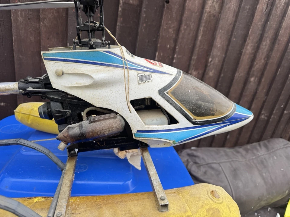 Heli con flotadores Kyosho Concept 30 Sx vintage - Imagen 2 de 4