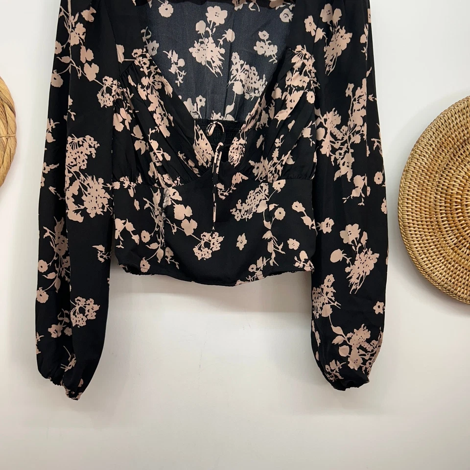 Top Abercrombie Negro Tostado Manga Larga Corbata Costura Manga Larga Pequeño Floral Foto 4 de 4